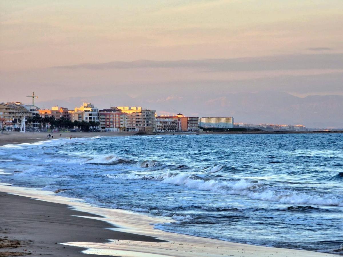 Cozy Apartment With Sea View Torrevieja Kültér fotó